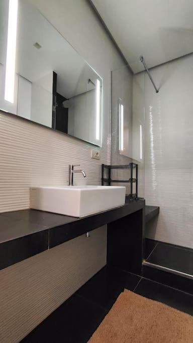 Cozy Apartment Near The Colosseum Rzym Zewnętrze zdjęcie