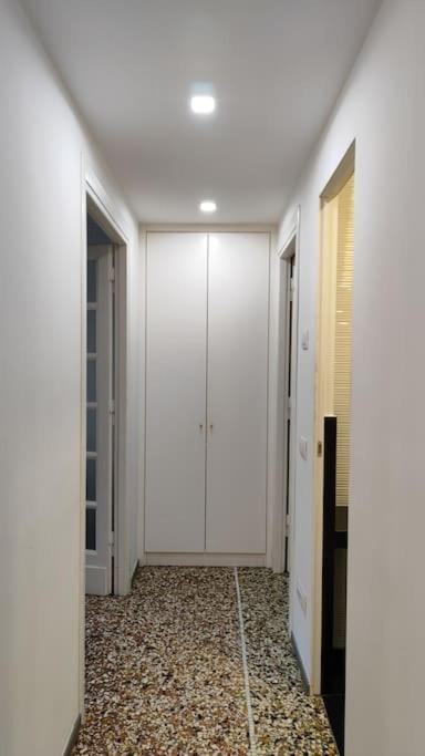 Cozy Apartment Near The Colosseum Rzym Zewnętrze zdjęcie