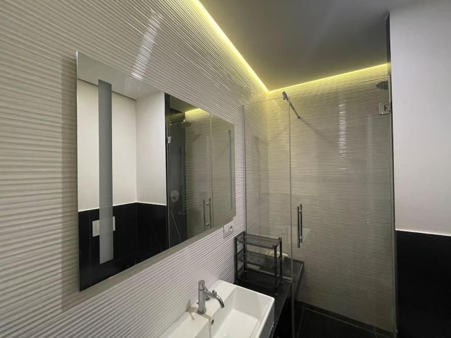 Cozy Apartment Near The Colosseum Rzym Zewnętrze zdjęcie