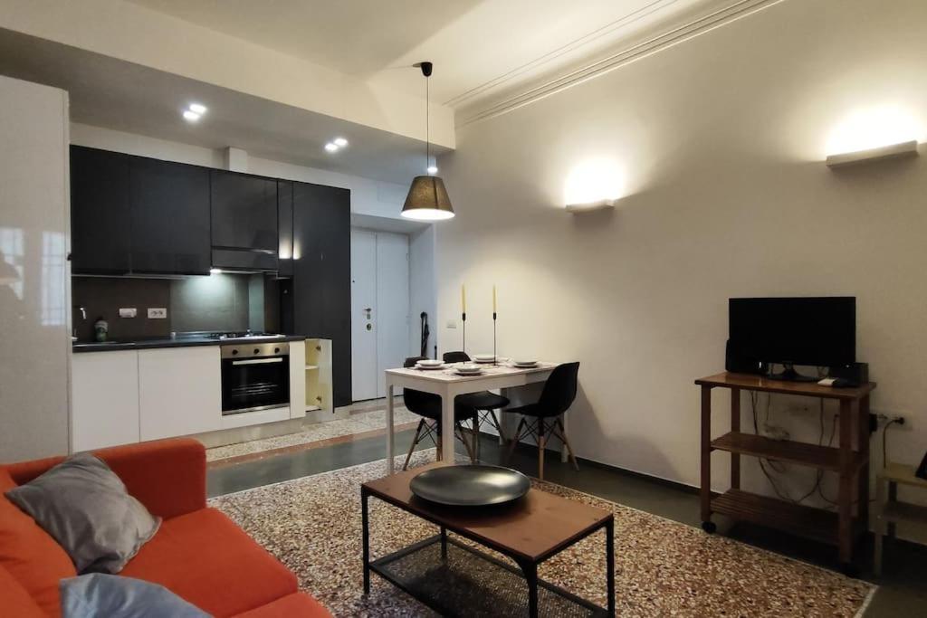 Cozy Apartment Near The Colosseum Rzym Zewnętrze zdjęcie